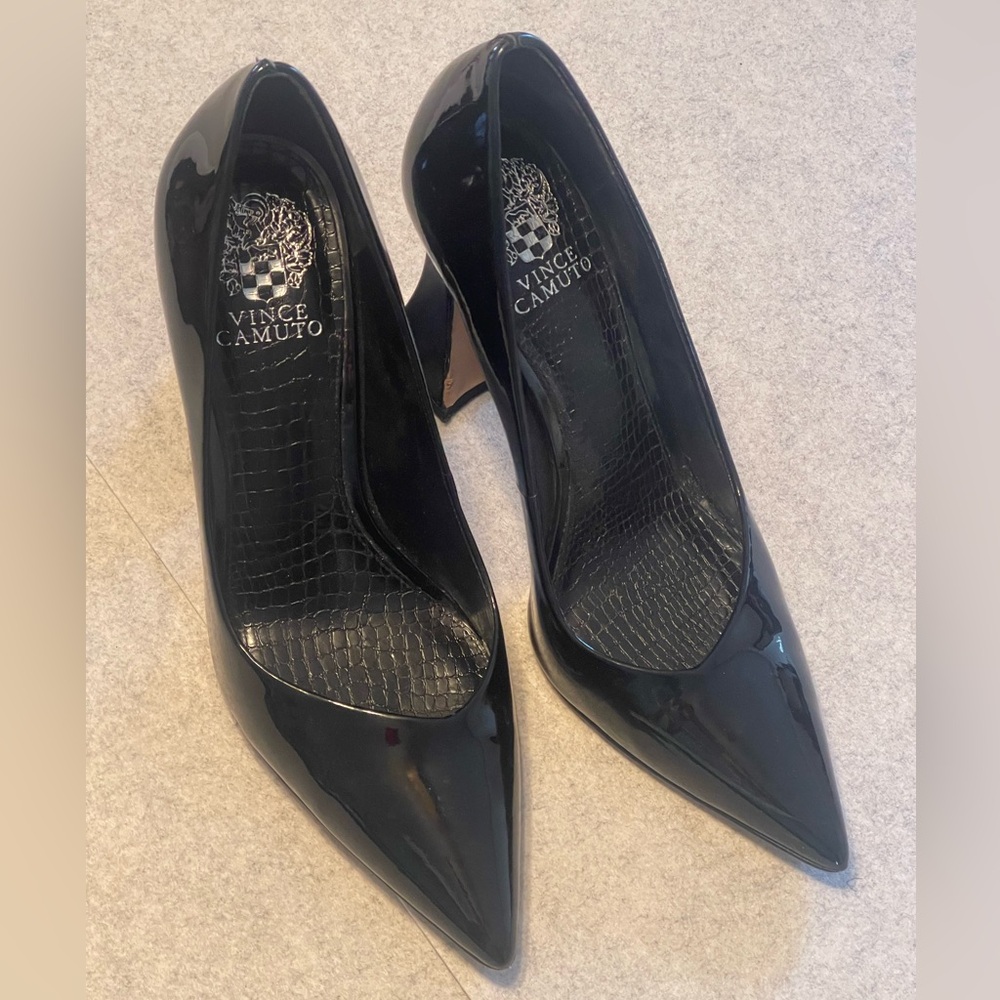 Vince Camuto - Akenta - Square Heel Pumps
